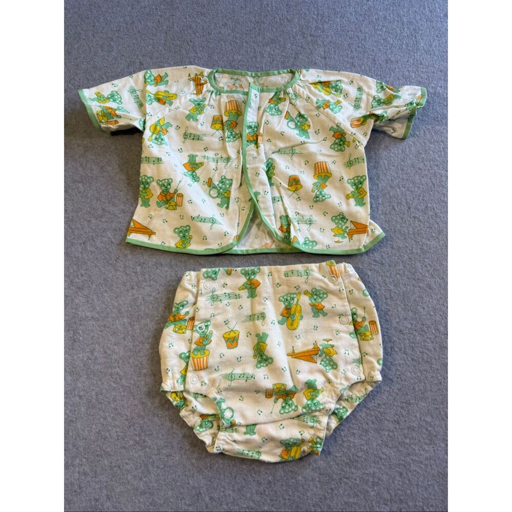 Vintage 80’s 90’s baby whimsical musical teddy bear pajama set
